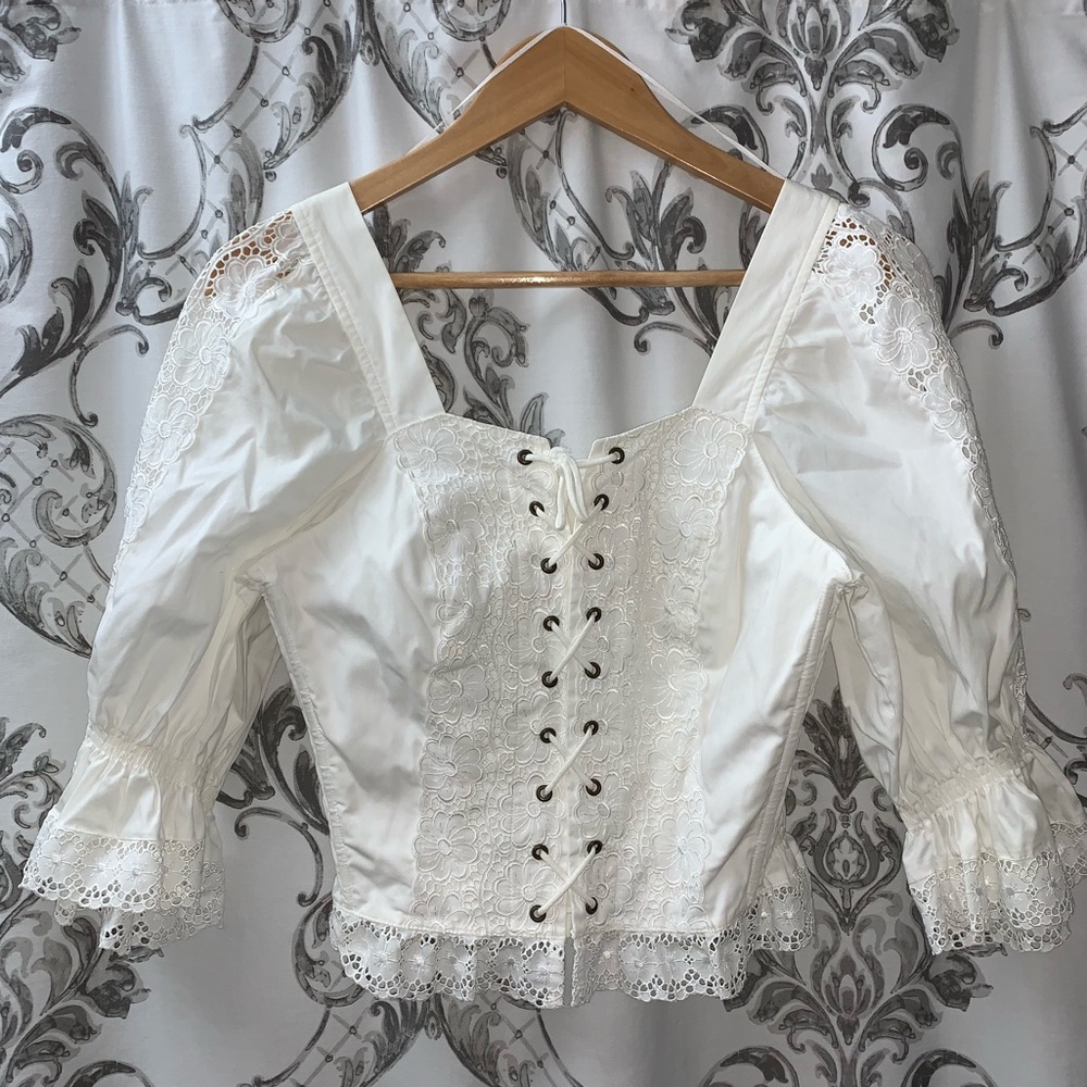 GORGEOUS LACE UP